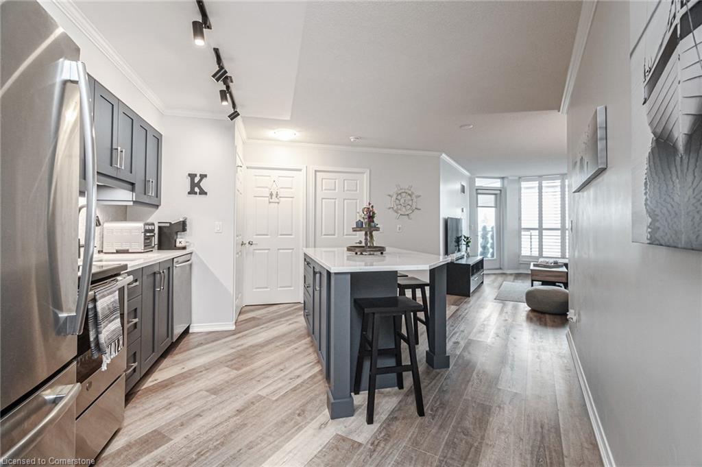 110-340 Watson Street W Property Photo