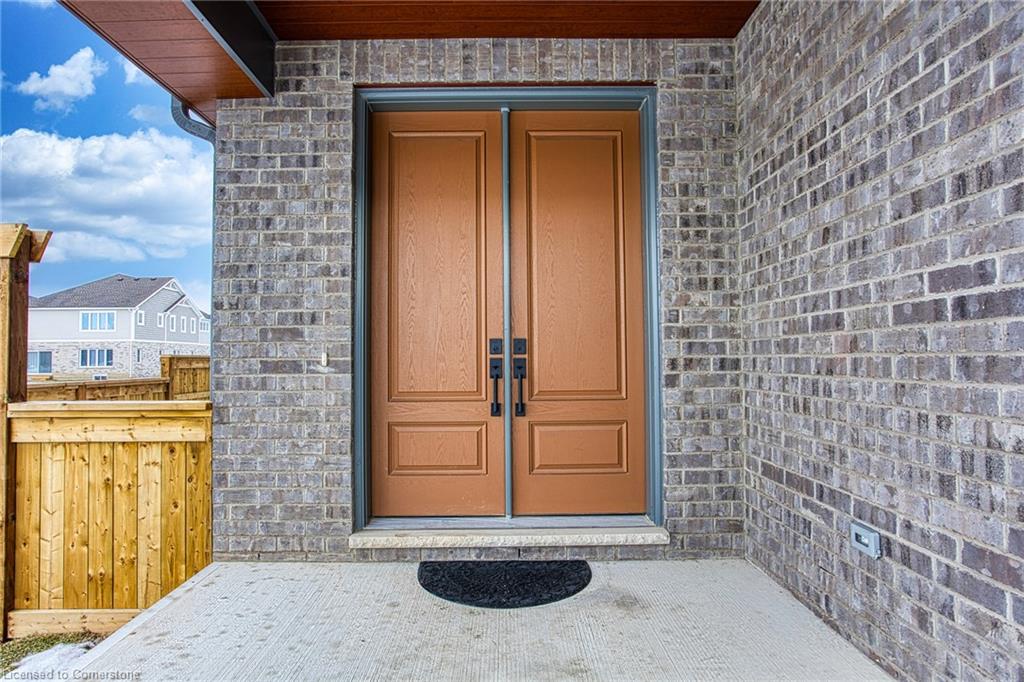 7543 Splendour Drive Property Photo 4