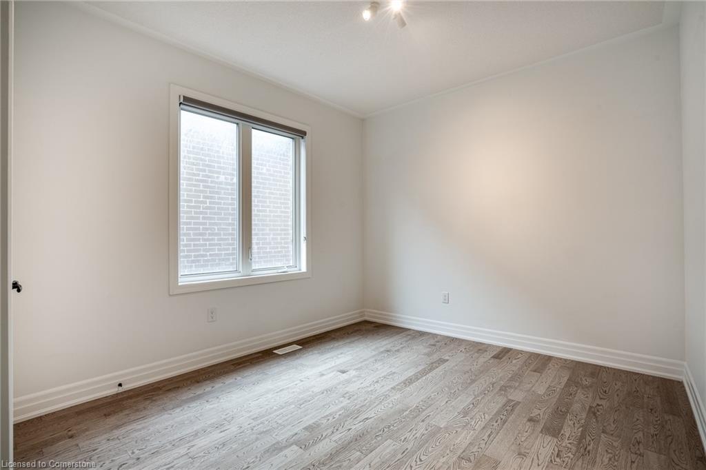1466 Everest Crescent Property Photo 35