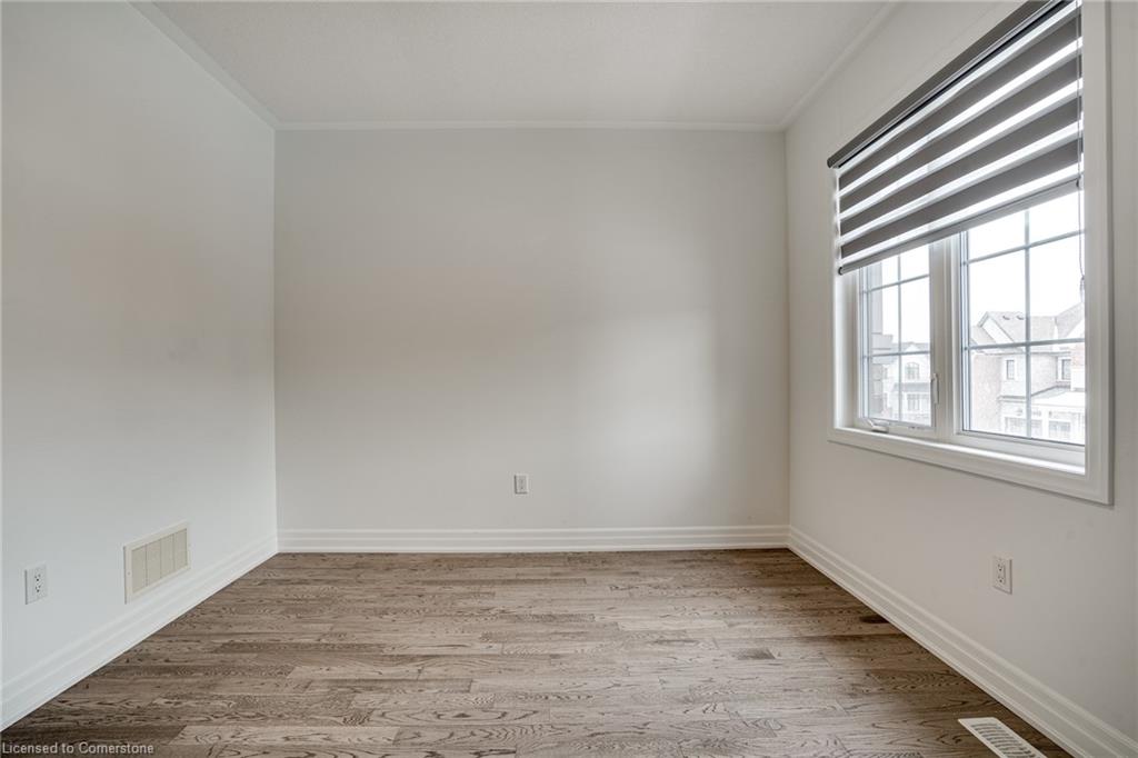 1466 Everest Crescent Property Photo 37