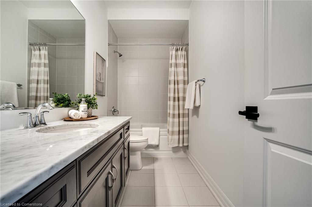 1466 Everest Crescent Property Photo 43