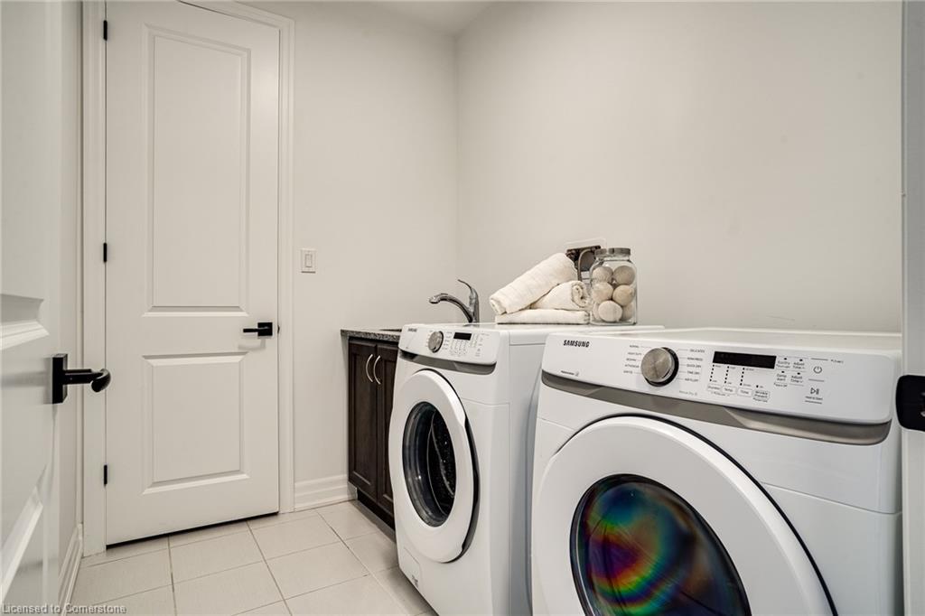 1466 Everest Crescent Property Photo 45