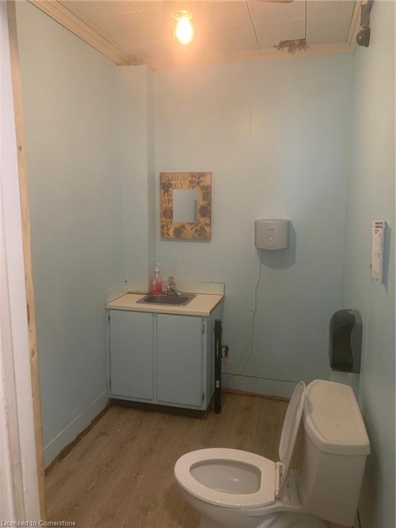 7 Welland Avenue Property Photo 12