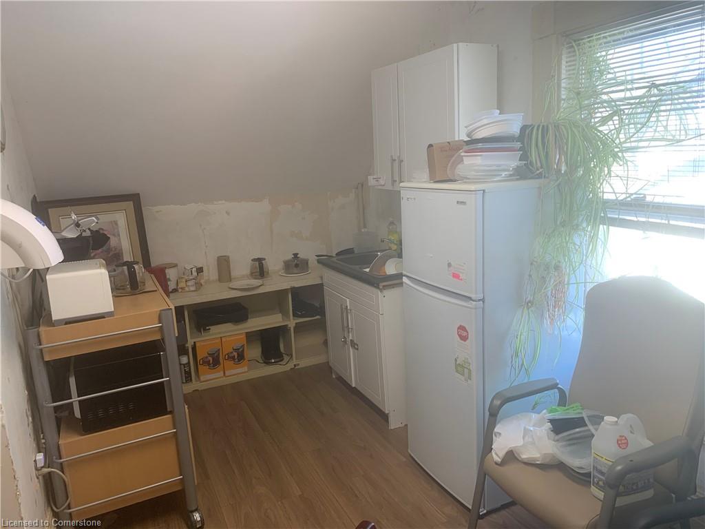 7 Welland Avenue Property Photo 13