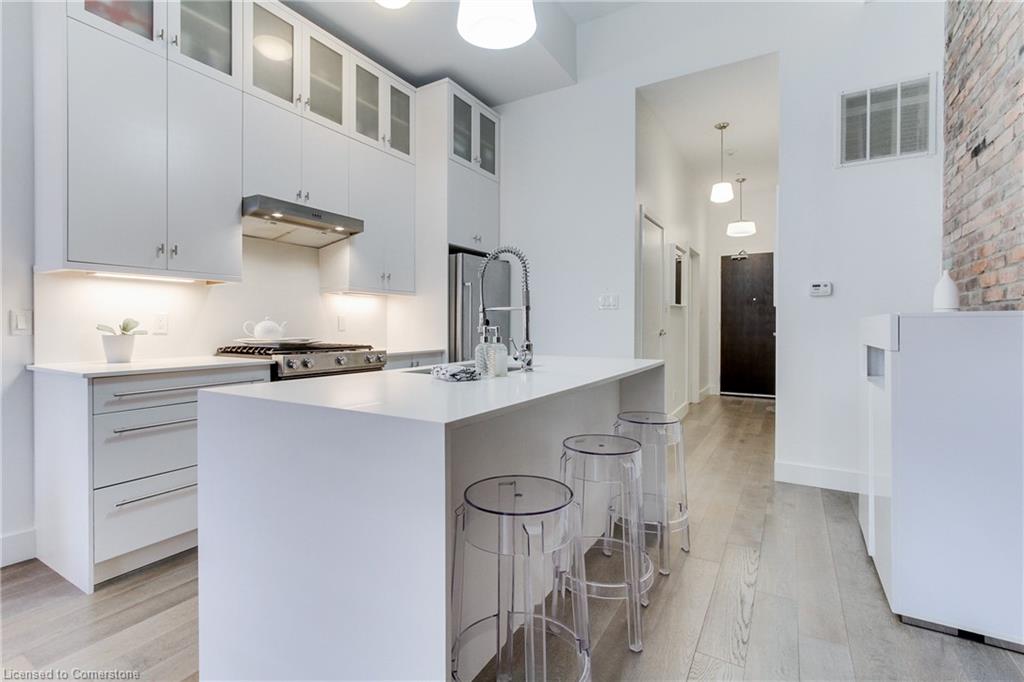 204-1842 Queen Street E Property Photo 7