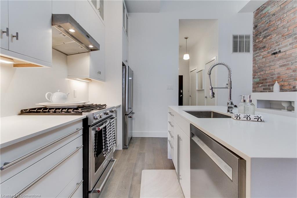 204-1842 Queen Street E Property Photo 9