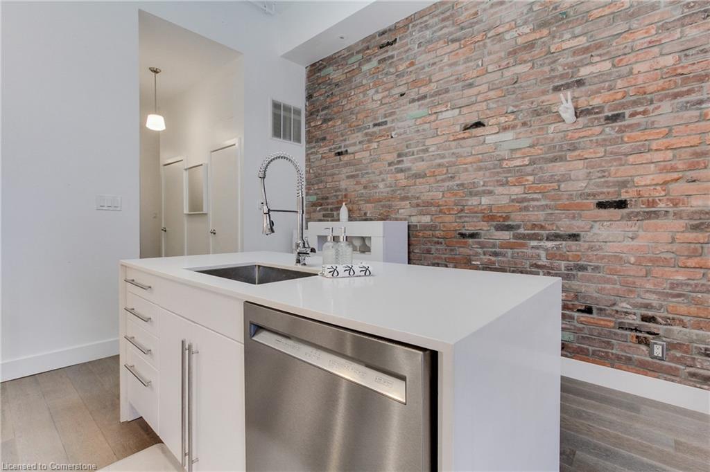 204-1842 Queen Street E Property Photo 11