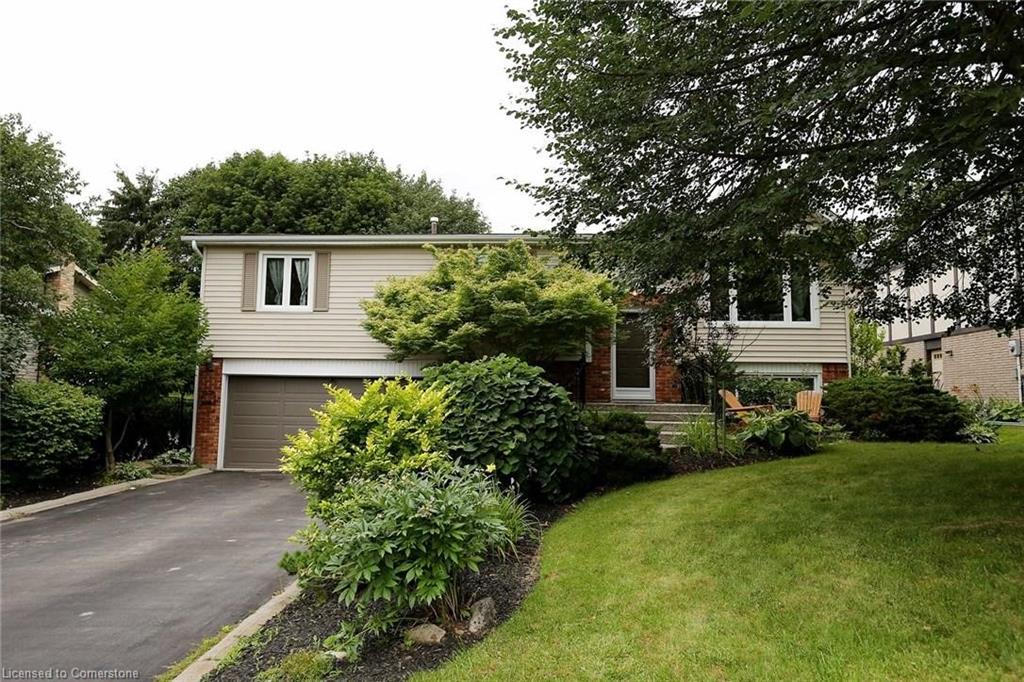 647 Tomahawk Crescent Property Photo 4