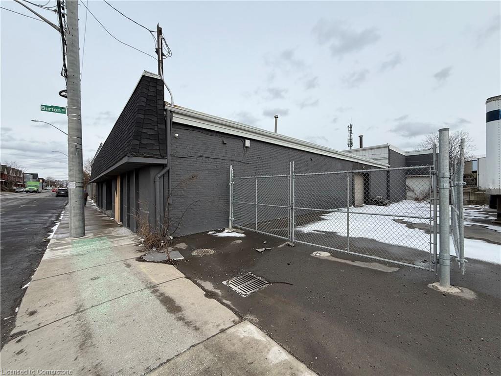 2-360 Wentworth Street N Property Photo 3