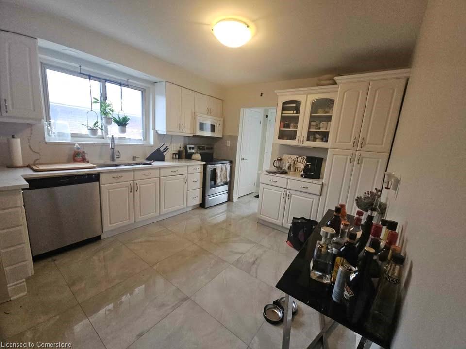 227 Fernwood Crescent Property Photo 4