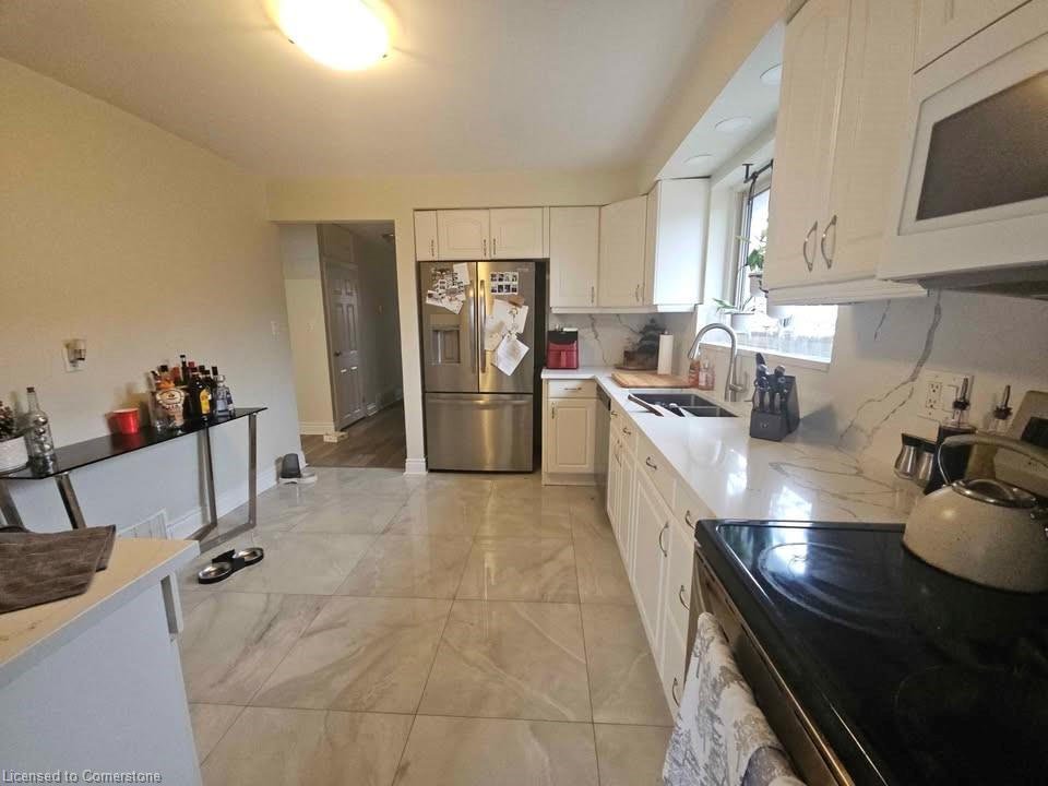 227 Fernwood Crescent Property Photo 5