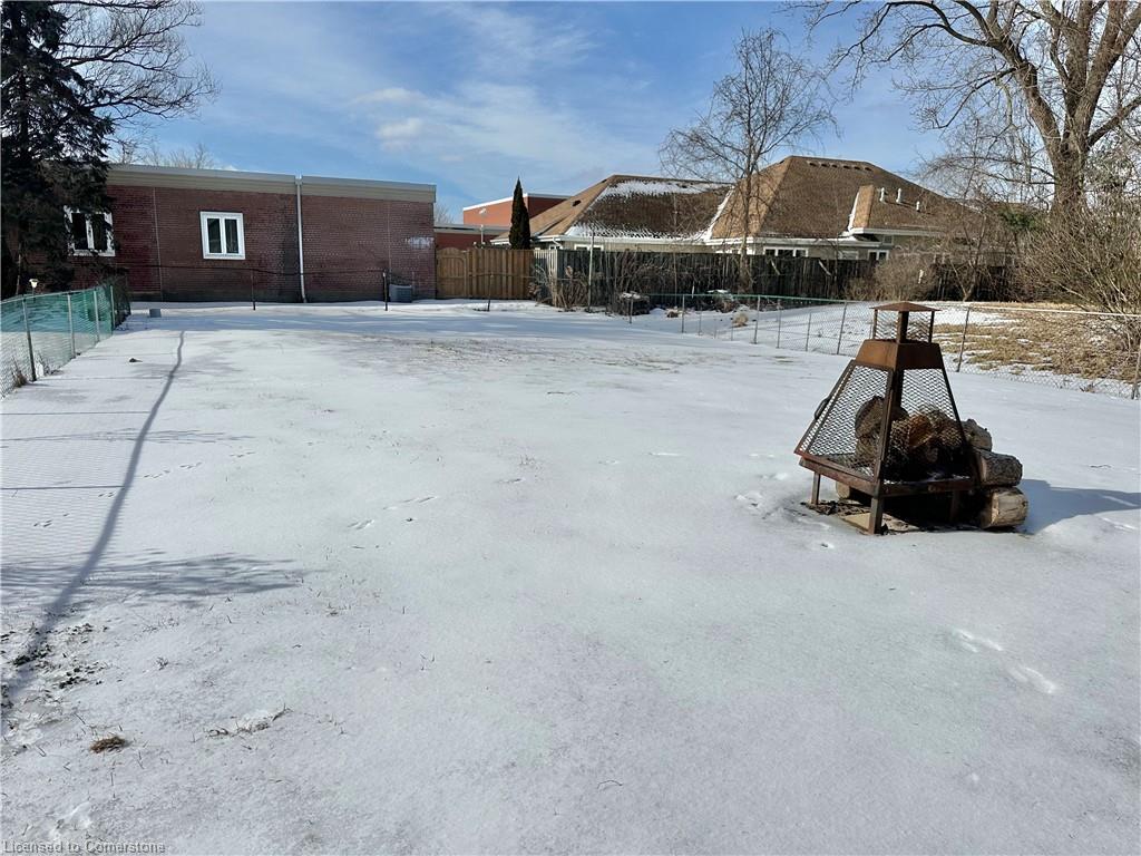 195 Townline Street Property Photo 2
