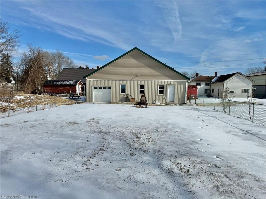 195 Townline Street Property Photo 3