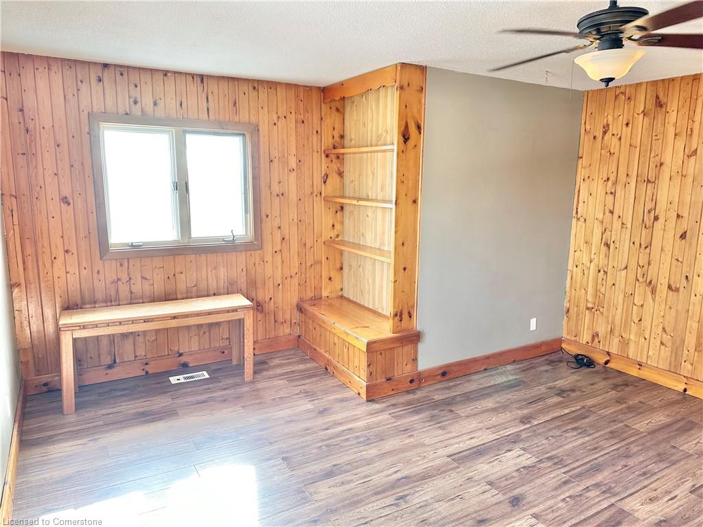 195 Townline Street Property Photo 8