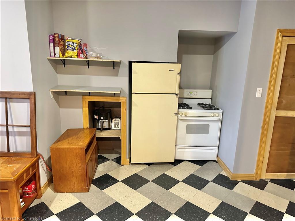 195 Townline Street Property Photo 33