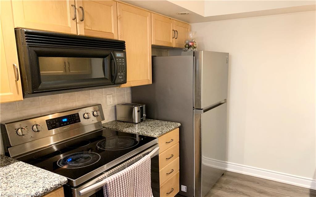 1435-250 Wellington Street W Property Photo 12