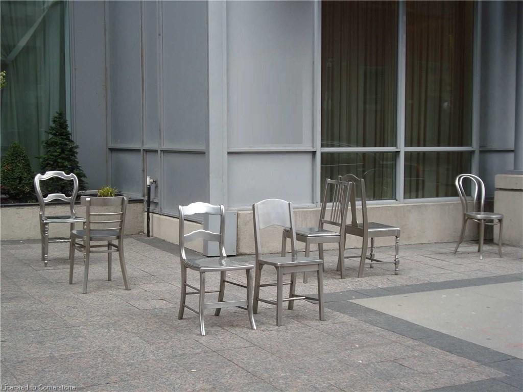 1435-250 Wellington Street W Property Photo 38