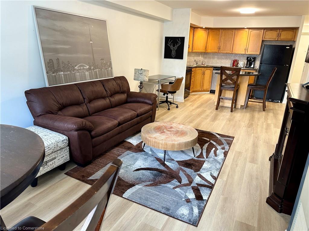 436-250 Wellington Street W Property Photo 5