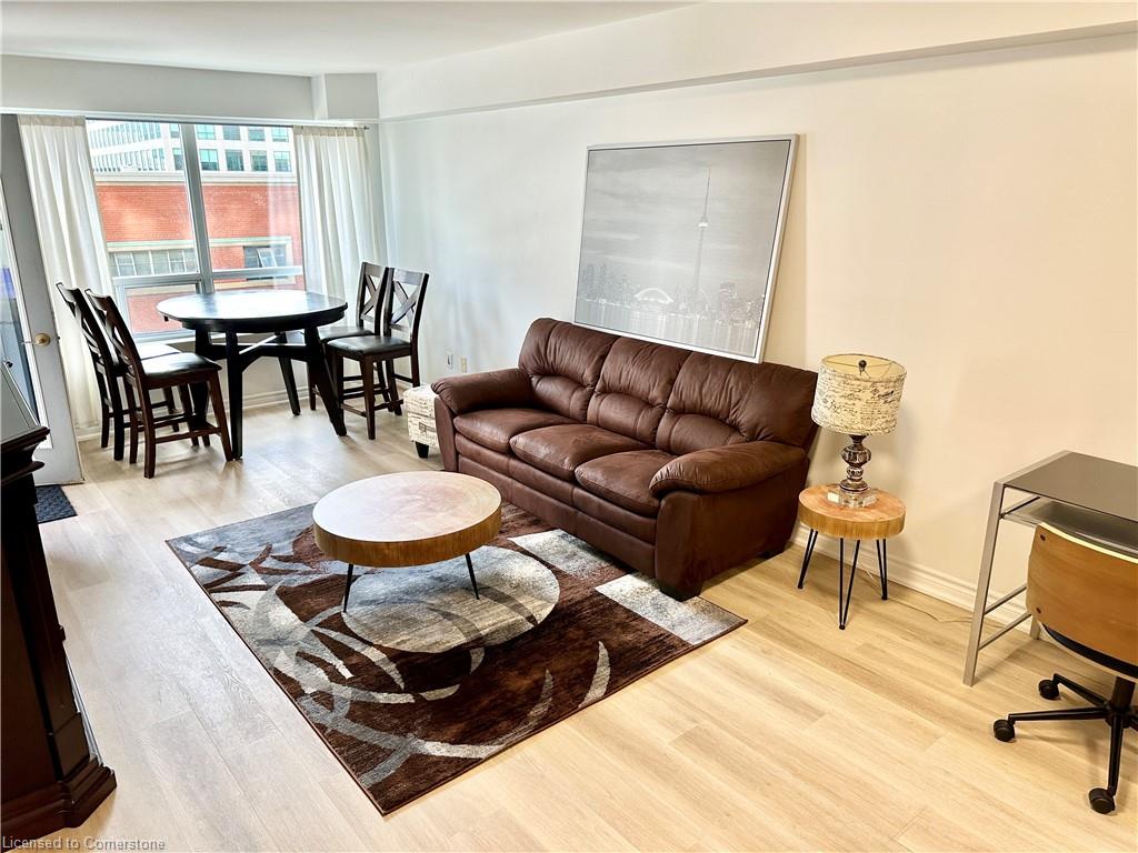 436-250 Wellington Street W Property Photo 6