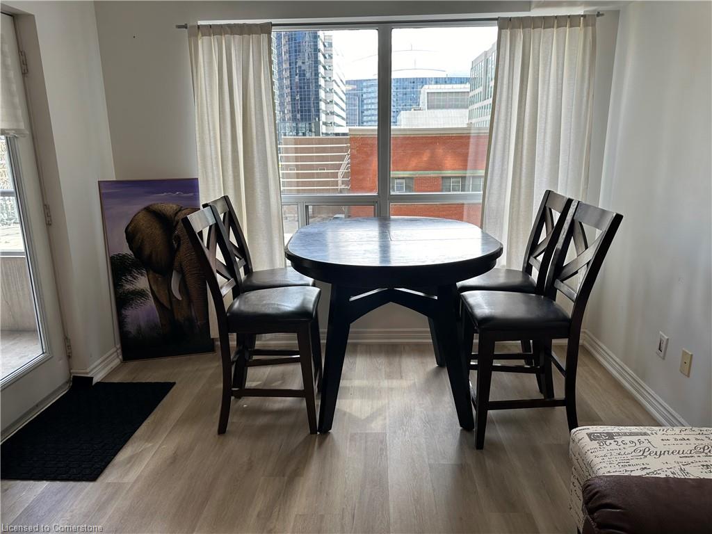 436-250 Wellington Street W Property Photo 10