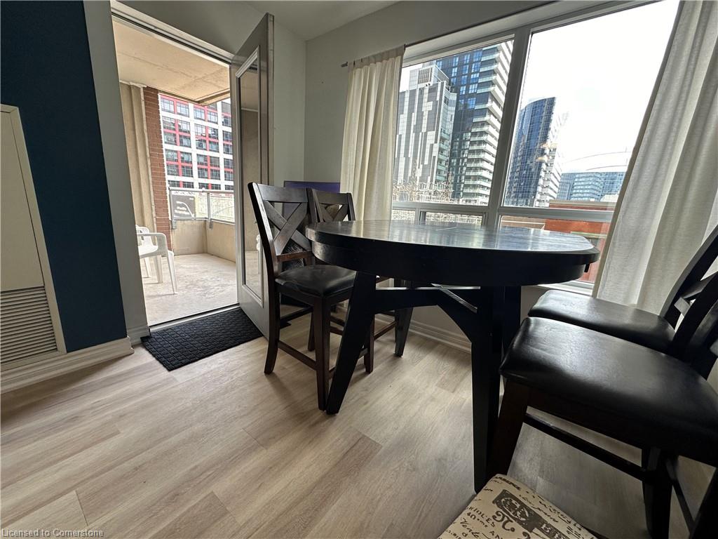 436-250 Wellington Street W Property Photo 11