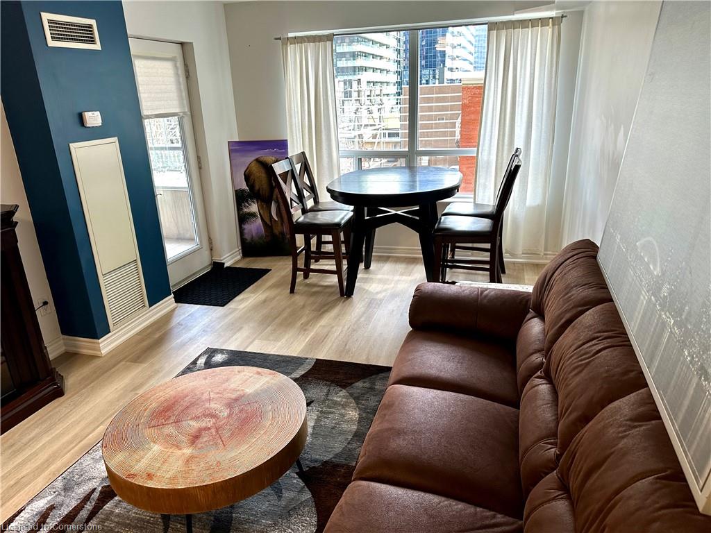 436-250 Wellington Street W Property Photo 14