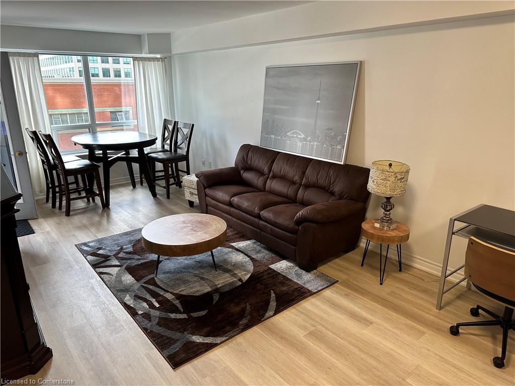 436-250 Wellington Street W Property Photo 15