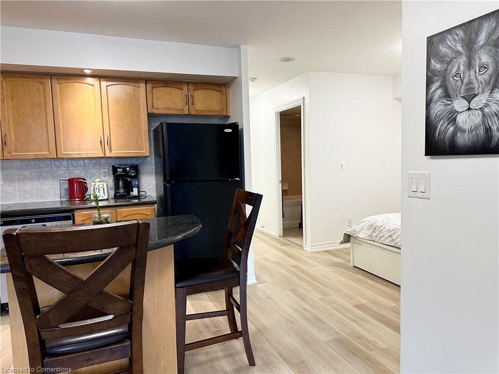 436-250 Wellington Street W Property Photo 28