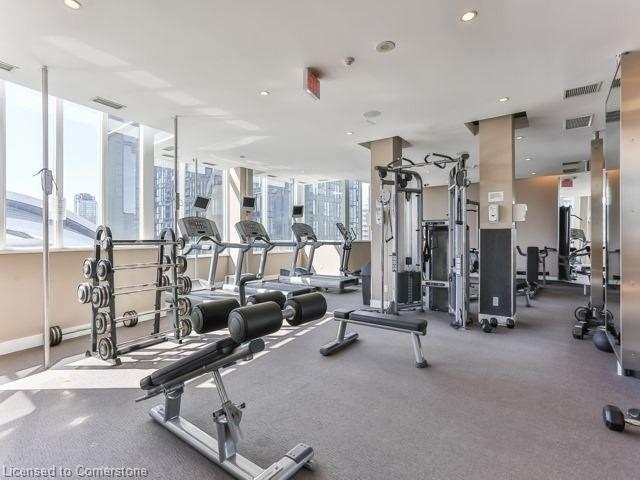 436-250 Wellington Street W Property Photo 41