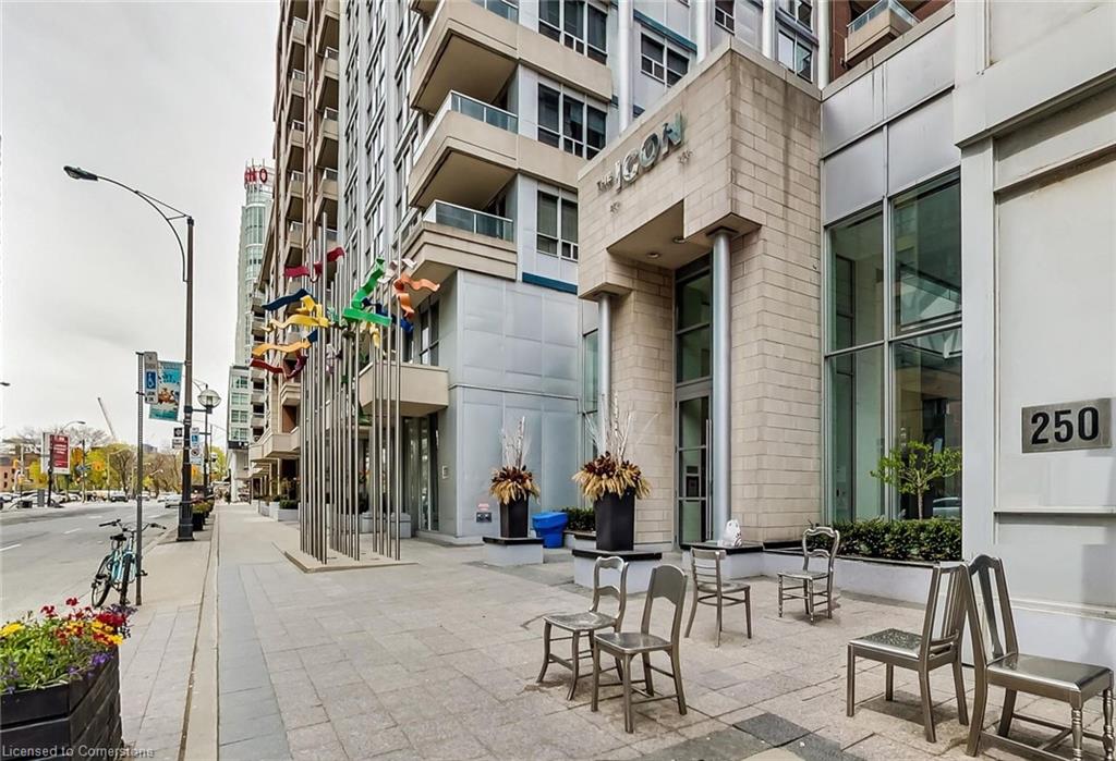 436-250 Wellington Street W Property Photo 43
