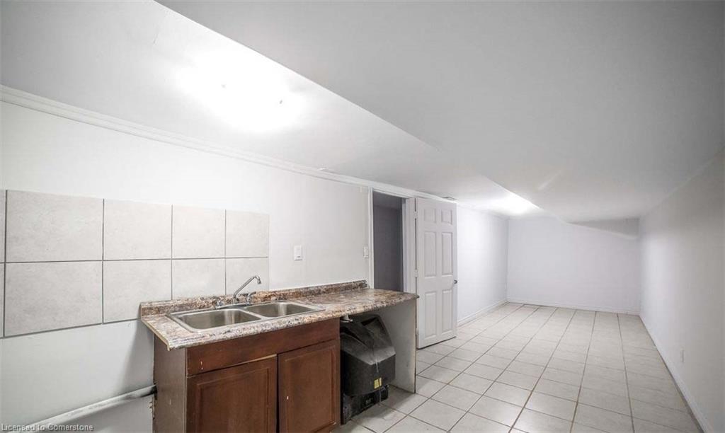 474 Barton Street E Property Photo 14