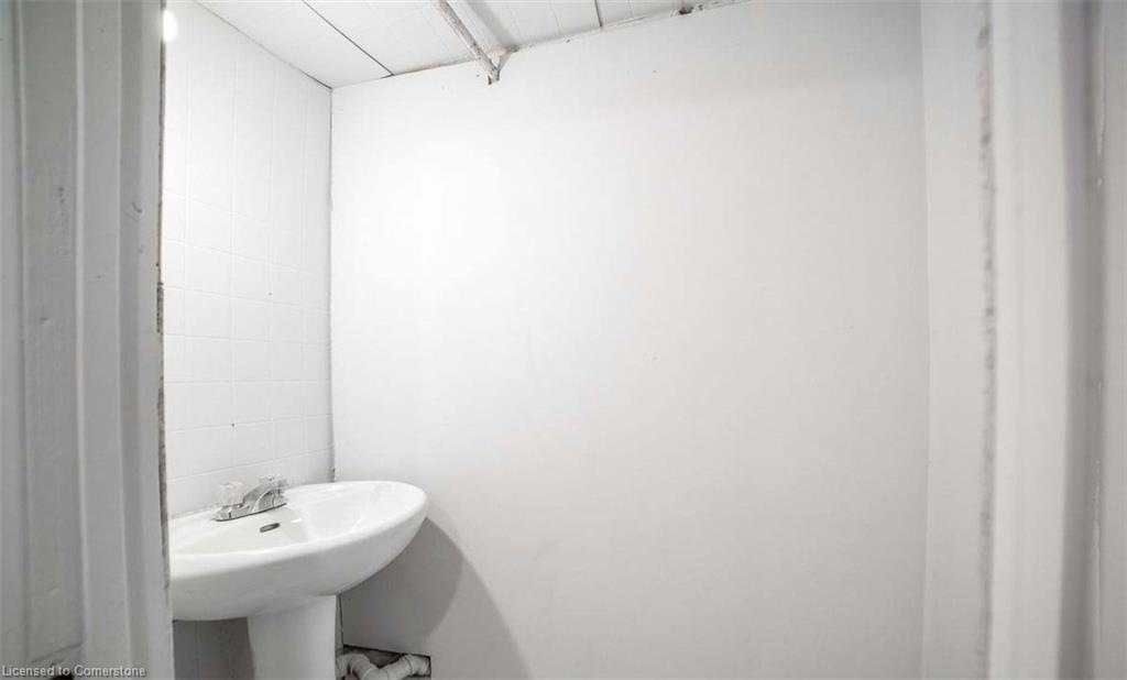 474 Barton Street E Property Photo 16