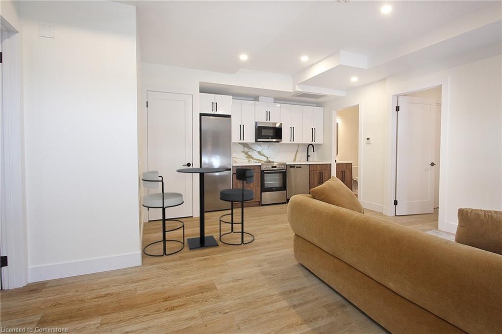 5-131 Wellington Street N Property Photo 6