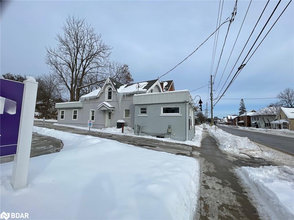 138 & 146 Mississaga Street W Property Photo 2