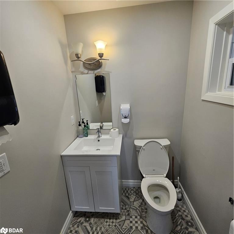 138 & 146 Mississaga Street W Property Photo 20