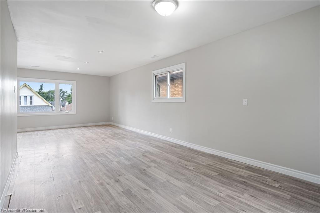 100 Park Row N Property Photo 22
