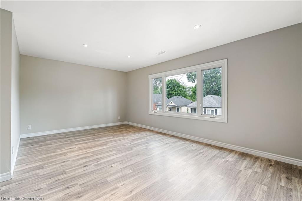 100 Park Row N Property Photo 24