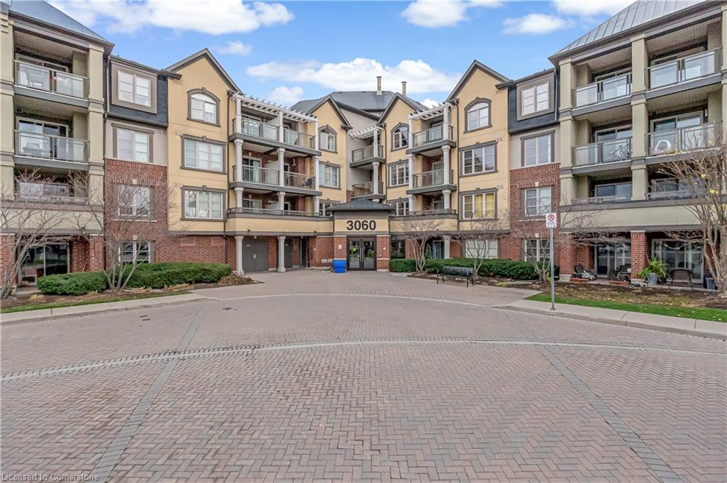 401-3060 Rotary Way Property Photo 2
