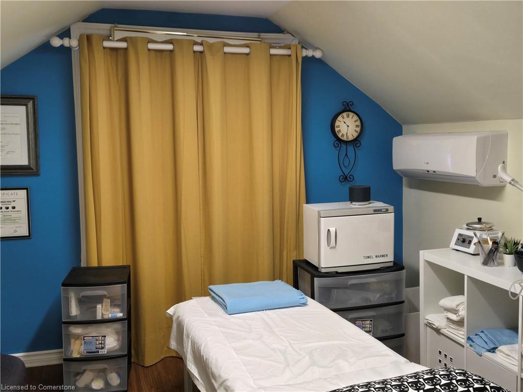 666 Upper James Street Property Photo 14