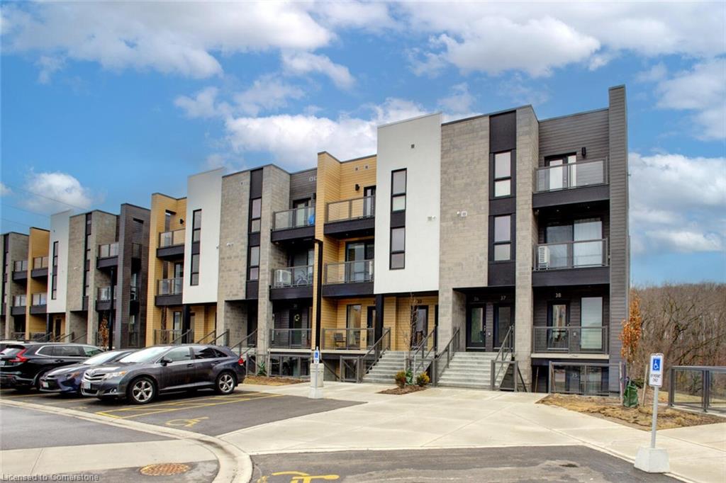33-261 Woodbine Avenue Property Photo 3