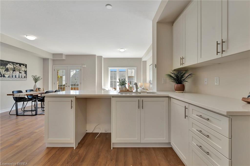 159-677 Park Road N Property Photo 12