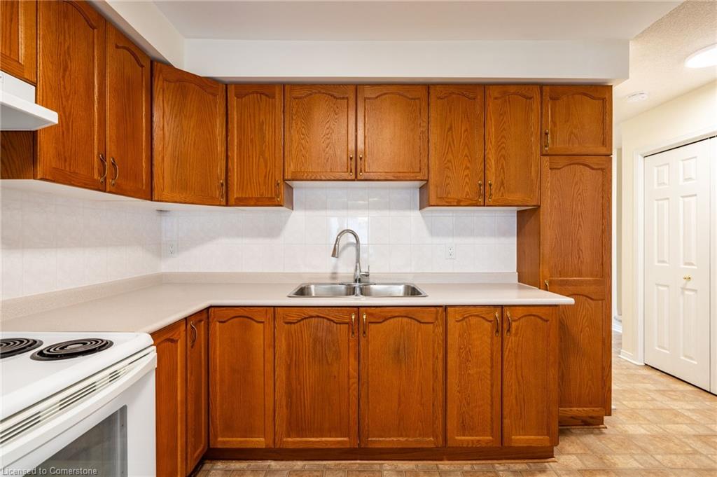 7-1310 Upper Wentworth Street Property Photo 13