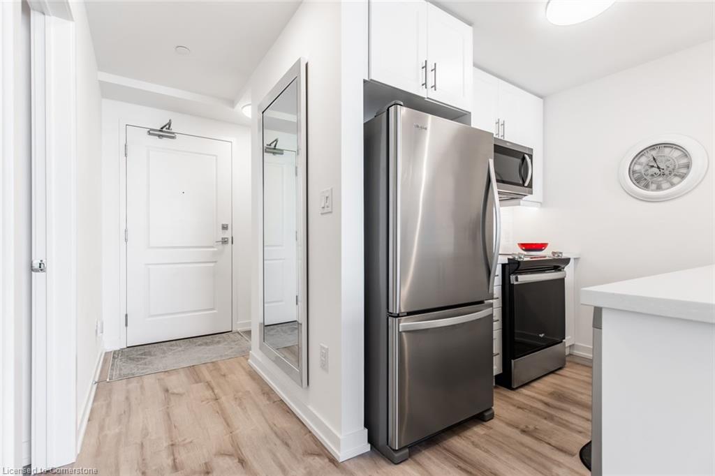 413-450 Dundas Street Property Photo 6