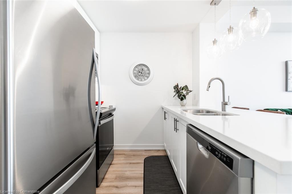 413-450 Dundas Street Property Photo 8