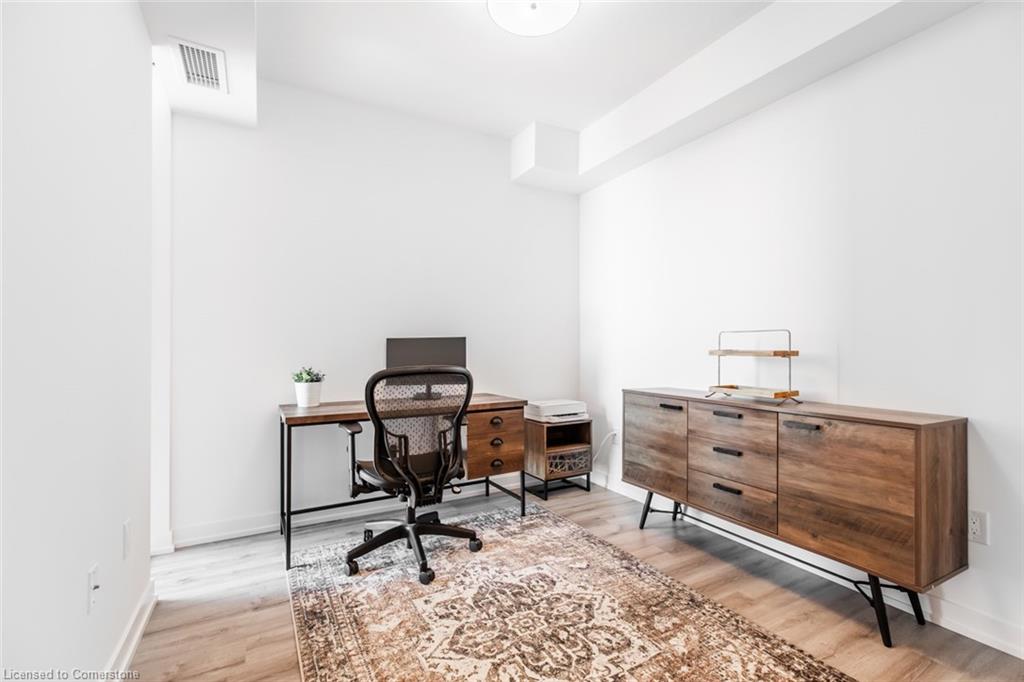 413-450 Dundas Street Property Photo 21