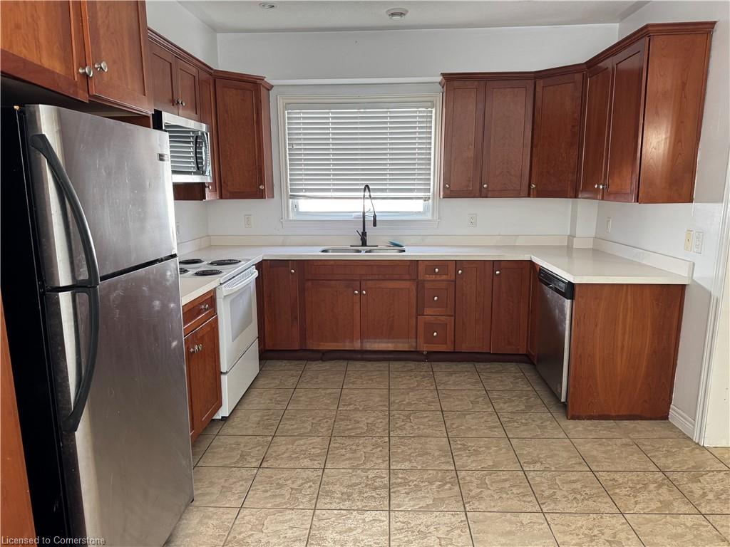 275 Colborne Street N Property Photo 7