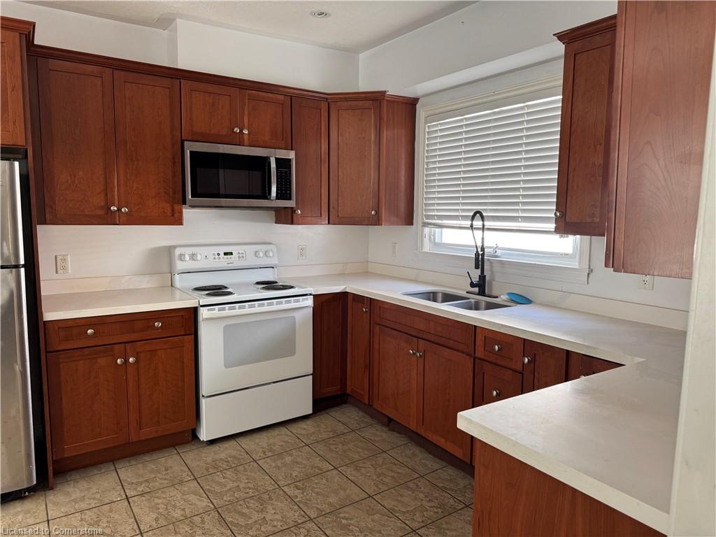 275 Colborne Street N Property Photo 8