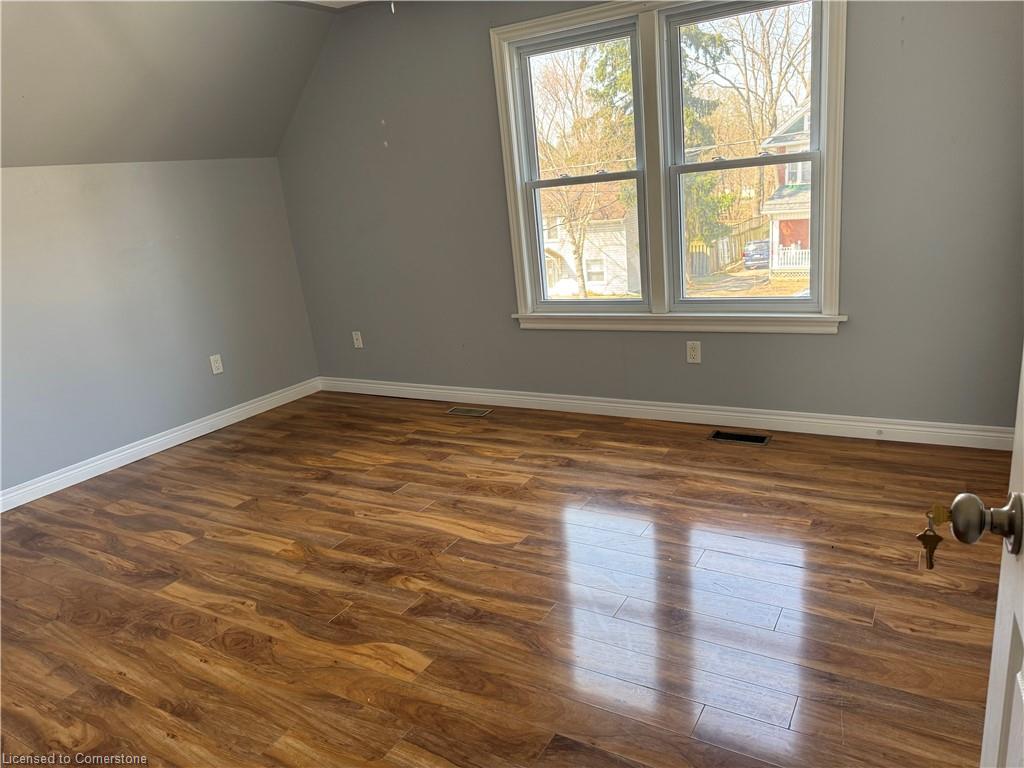 275 Colborne Street N Property Photo 13
