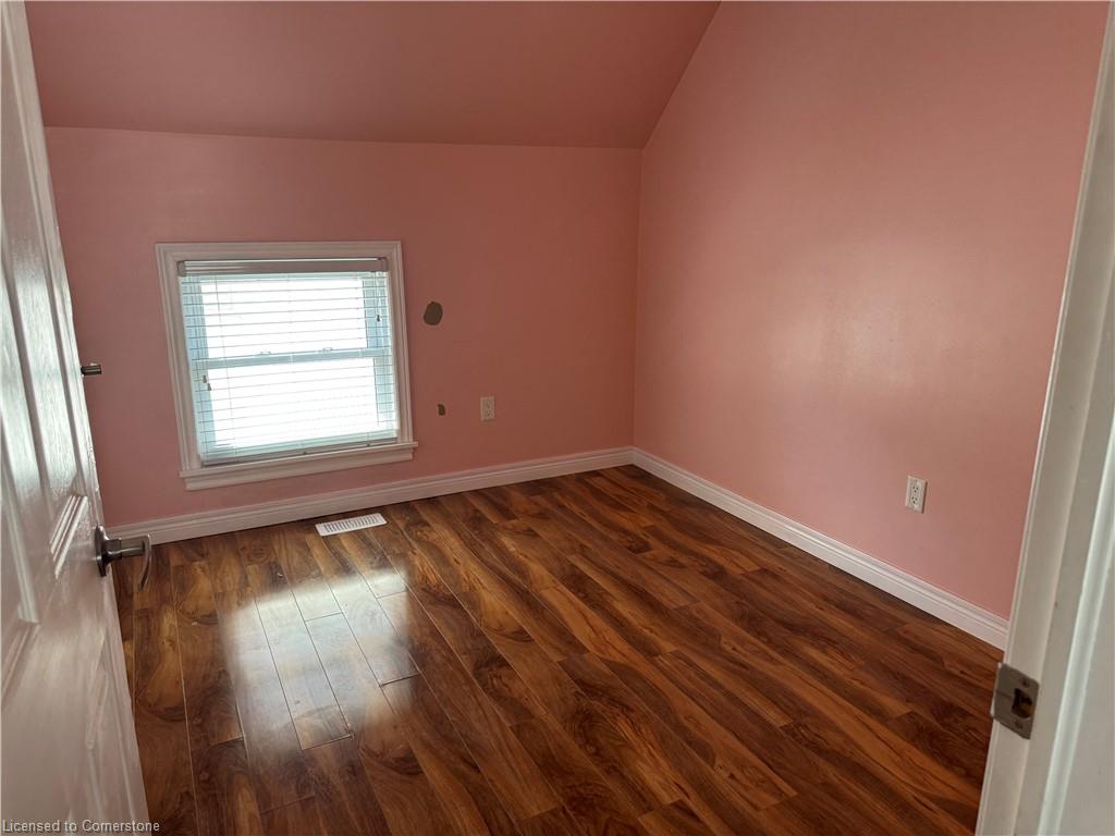 275 Colborne Street N Property Photo 14