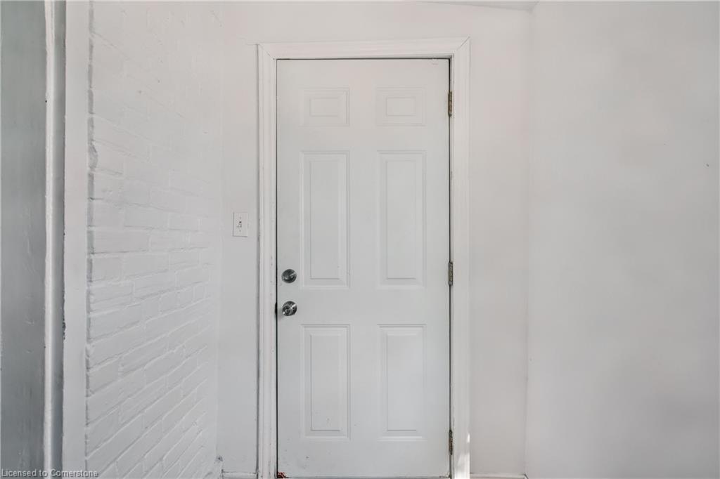 385 Main Street W Property Photo 4